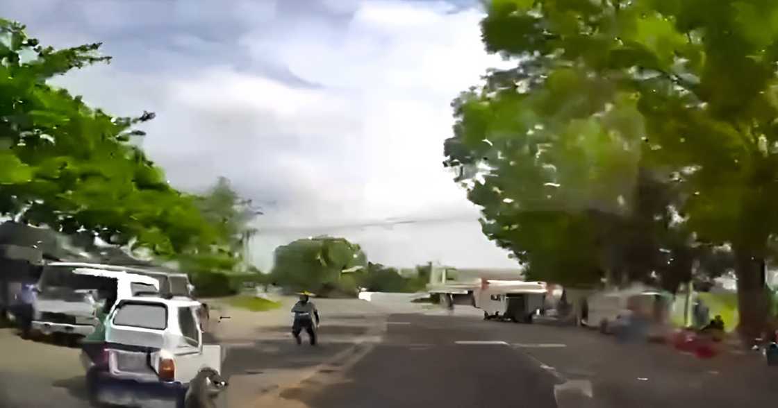 Traffic enforcer, sugatan nang mabangga ng humaharurot na tricycle sa Isabela Traffic enforcer, sugatan nang mabangga ng humaharurot na tricycle sa Isabela