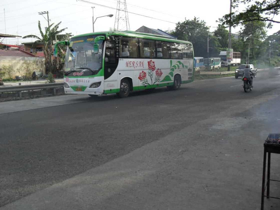 Sapul sa camera! SUV na sinagasaan ang enforcer para tumakas, nakabundol pa ng tricycle Sapul sa camera! SUV na sinagasaan ang enforcer para tumakas, nakabundol pa ng tricycle