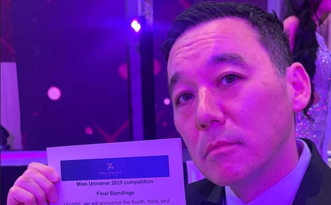 Steve Byrne, ipinakita ang hawak na result sheet ng Miss Universe 2025 Steve Byrne, ipinakita ang hawak na result sheet ng Miss Universe 2025