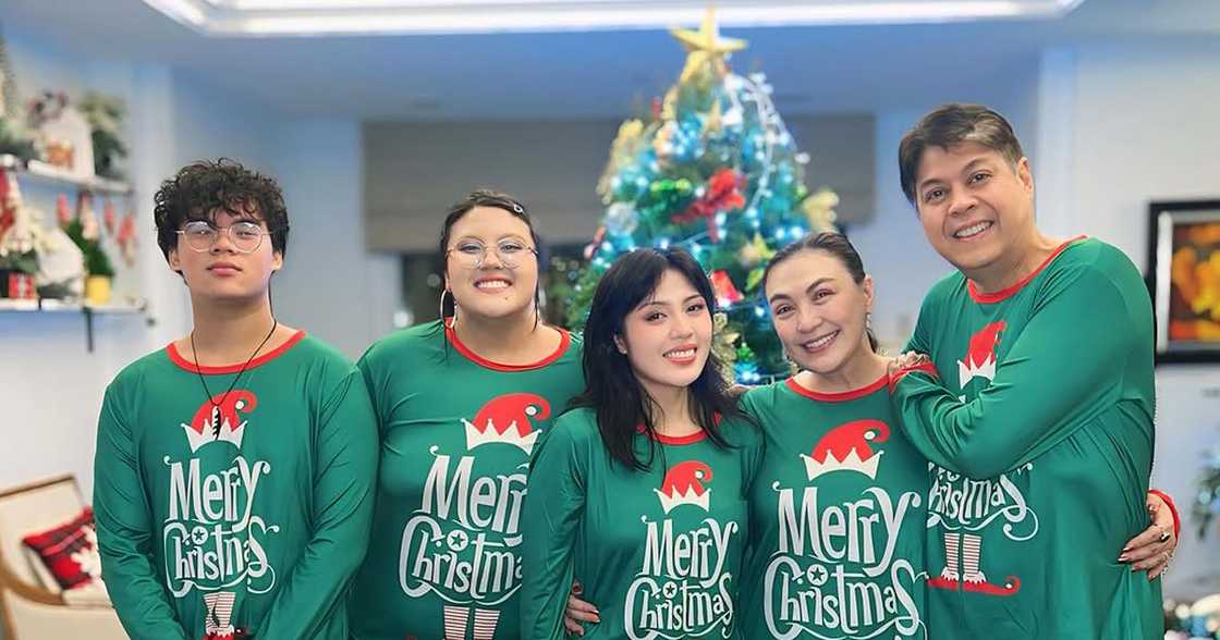 Sharon Cuneta, nag-post ng Christmas greeting kasama ang buong pamilya Sharon Cuneta, nag-post ng Christmas greeting kasama ang buong pamilya