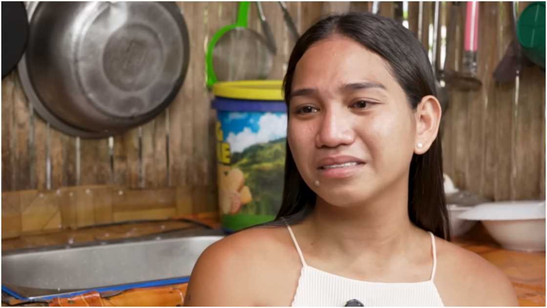 Miss Catering, naiyak nang maikwento ang paghahakot ng hollow blocks nilang mag-ina Miss Catering, naiyak nang maikwento ang paghahakot ng hollow blocks nilang mag-ina