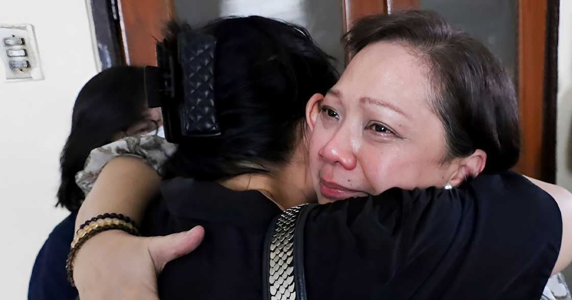 Ina ni Atio Castillo, emosyonal nang mahatulang guilty ang 10 fratmen Ina ni Atio Castillo, emosyonal nang mahatulang guilty ang 10 fratmen