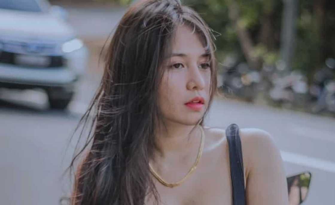 Social media vlogger na si Cherry White, nag-surrender ng lisensya sa LTO Social media vlogger na si Cherry White, nag-surrender ng lisensya sa LTO