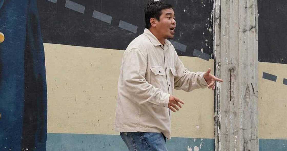 Gloc-9, tampok sa bagong ad ni VP Leni Robredo: “Handa na ang Pilipinas para sa kulay rosas na bukas” Gloc-9, tampok sa bagong ad ni VP Leni Robredo: “Handa na ang Pilipinas para sa kulay rosas na bukas”