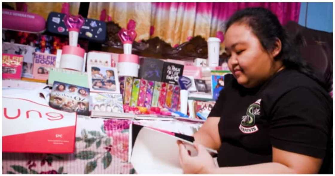 K-Pop fan, nasa kalahating milyong pisona ang halaga ng koleksyon sa loob ng 10 taon K-Pop fan, nasa kalahating milyong pisona ang halaga ng koleksyon sa loob ng 10 taon