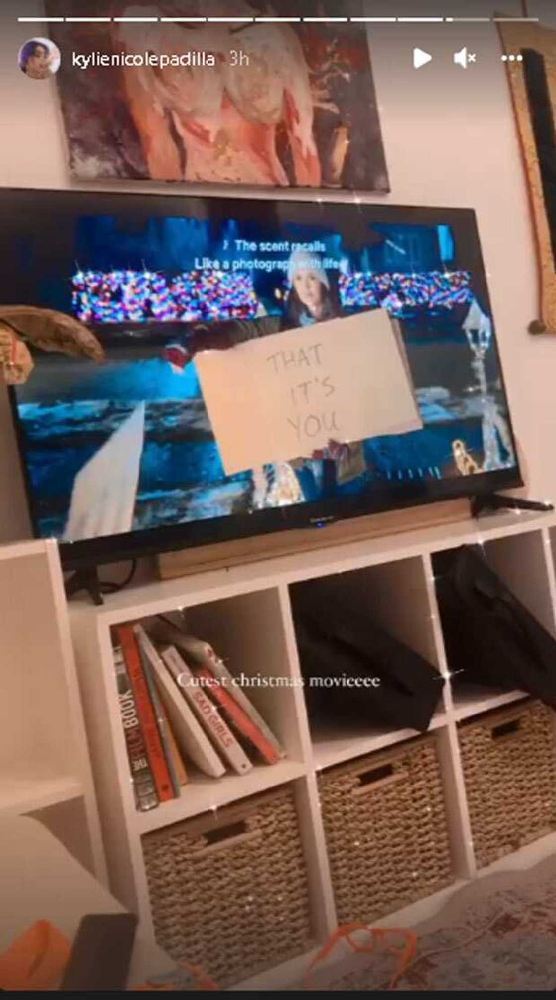 Kylie Padilla, ibinahagi ang cutest Christmas movie scene niya: "That it's you" Kylie Padilla, ibinahagi ang cutest Christmas movie scene niya: "That it's you"