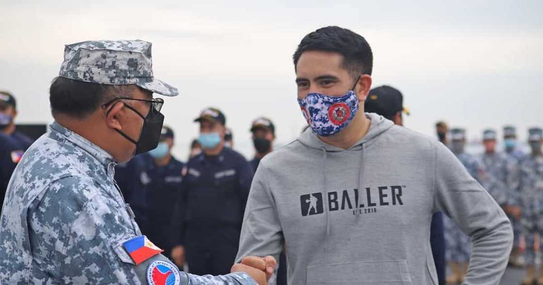 Gerald Anderson, personal na inihatid ang mga donasyon para sa mga nasalanta Gerald Anderson, personal na inihatid ang mga donasyon para sa mga nasalanta