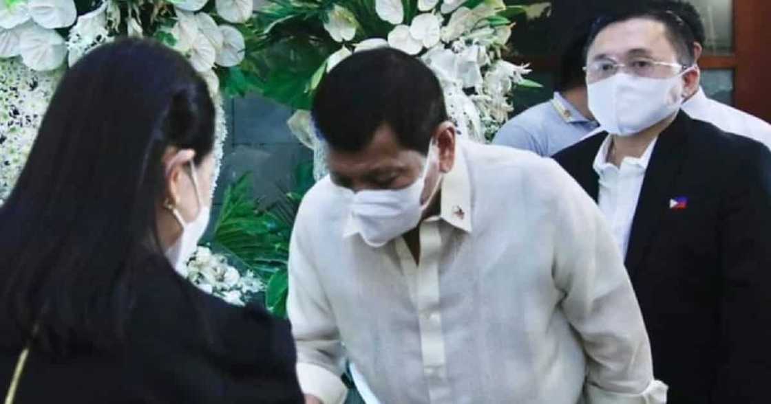 Pangulong Duterte, dumalo at nakiramay sa burol ni Susan Roces Pangulong Duterte, dumalo at nakiramay sa burol ni Susan Roces