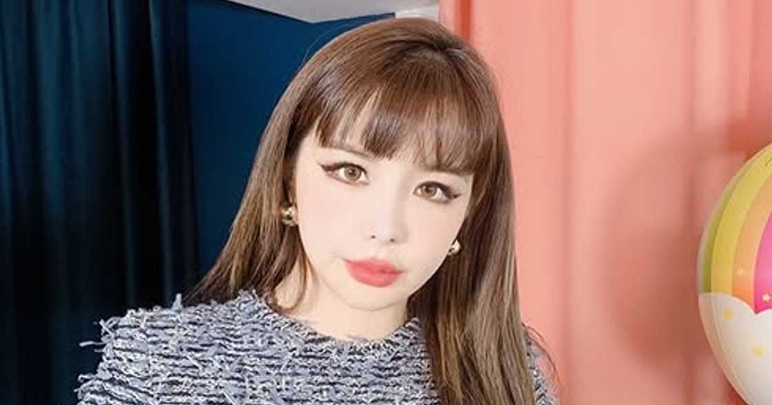 Park Bom, nagsulat ng liham para sa 2NE1 at kay Sandara