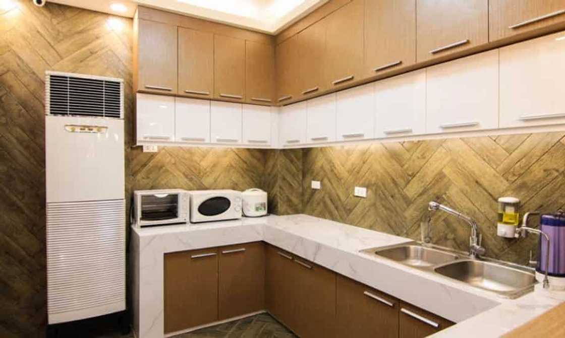 Nakakalaglag-panga! Bahay na luma, di na makikilala sa lupet ng renovation niya Nakakalaglag-panga! Bahay na luma, di na makikilala sa lupet ng renovation niya