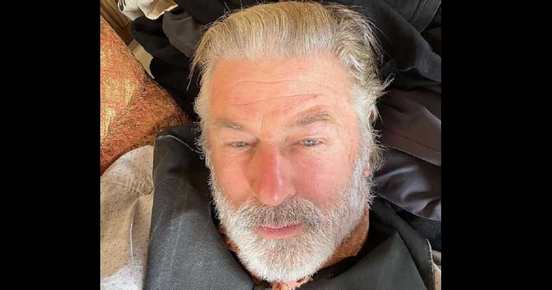 Alec Baldwin fatally shoots crew member with prop gun on movie set Alec Baldwin fatally shoots crew member with prop gun on movie set