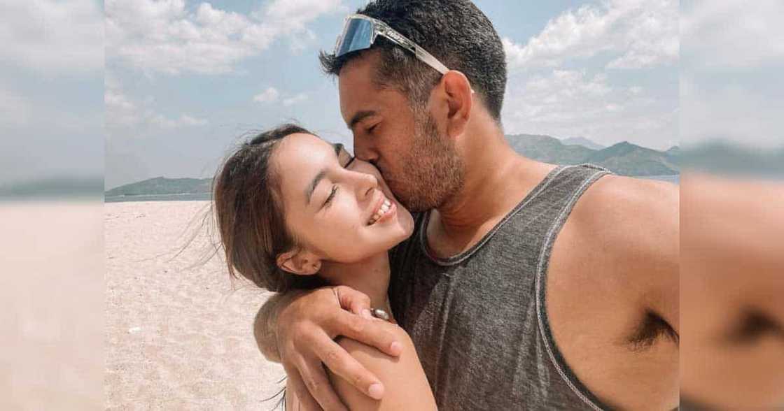 Julia Barretto posts sexy snap amid Gerald Anderson's trending seduction scene with Yam Concepcion Julia Barretto posts sexy snap amid Gerald Anderson's trending seduction scene with Yam Concepcion