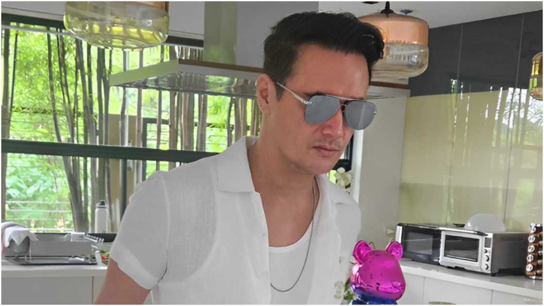 John Estrada, inalmahan ang sinasabi umano ng marami na habulin siya ng babae John Estrada, inalmahan ang sinasabi umano ng marami na habulin siya ng babae