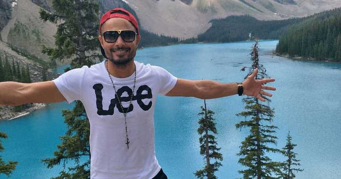 Derek Ramsay, ipinagmalaki ang animo’y bagong dating lang na vintage car na Ford Mustang Derek Ramsay, ipinagmalaki ang animo’y bagong dating lang na vintage car na Ford Mustang