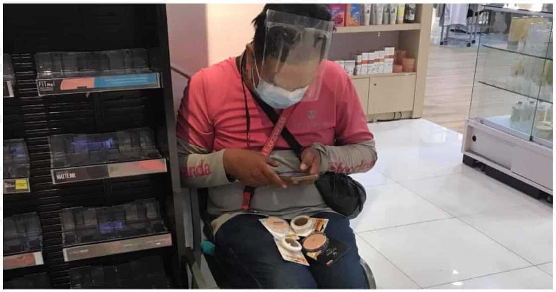 Mister na kinarir ang pamimili ng make-up para sa misis, kinagiliwan ng netizens Mister na kinarir ang pamimili ng make-up para sa misis, kinagiliwan ng netizens