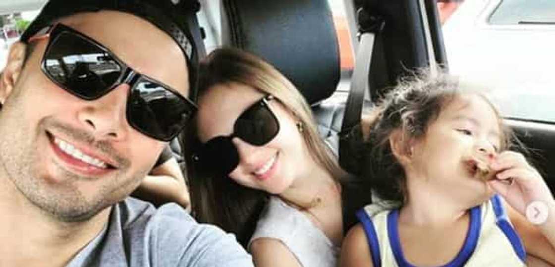 New sweet hugging photo of Derek Ramsay and Ellen Adarna goes viral New sweet hugging photo of Derek Ramsay and Ellen Adarna goes viral