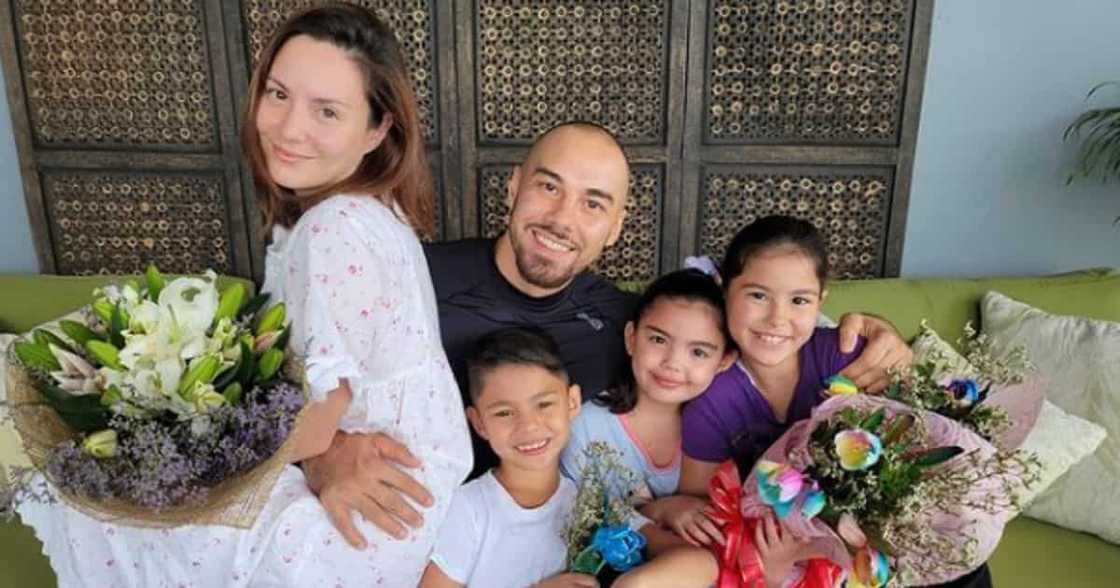 Doug Kramer, pinanood ang kanyang helpers sa upgraded home theatre niya Doug Kramer, pinanood ang kanyang helpers sa upgraded home theatre niya