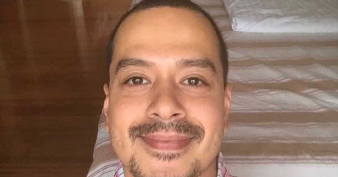 John Lloyd Cruz, tinanong ni Jerald Napoles kung may stock pa siya ng Biogesic John Lloyd Cruz, tinanong ni Jerald Napoles kung may stock pa siya ng Biogesic