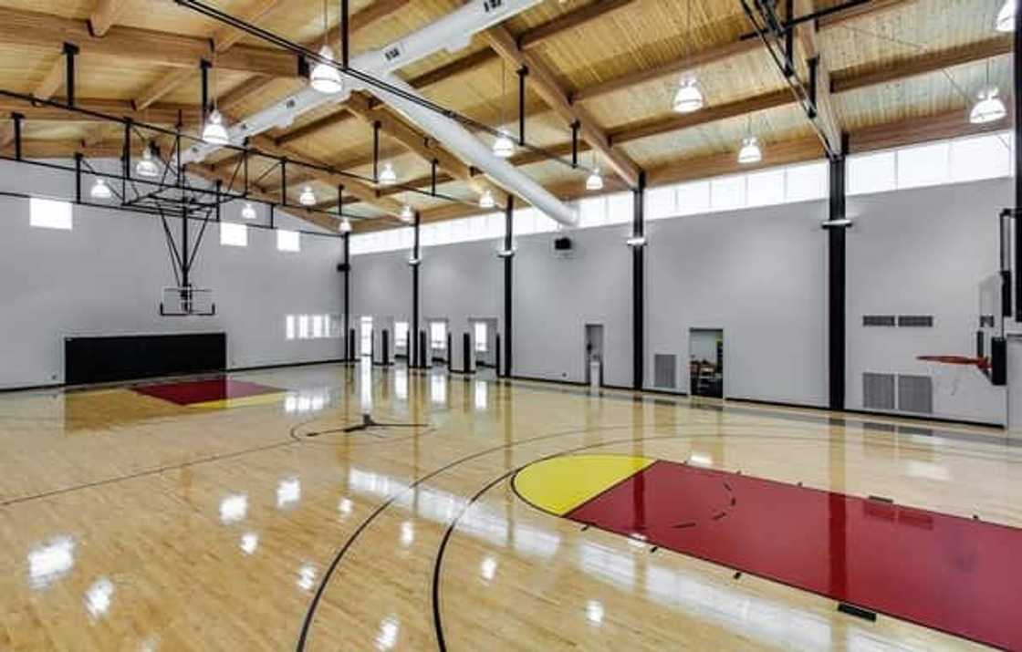 Yayamin na tunay! Ang mega-mansion ni Michael Jordan Yayamin na tunay! Ang mega-mansion ni Michael Jordan