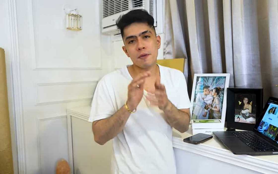 Christian Merck Grey, bibilhin na lang ang binigay na cellphone kay Xander Arizala Christian Merck Grey, bibilhin na lang ang binigay na cellphone kay Xander Arizala