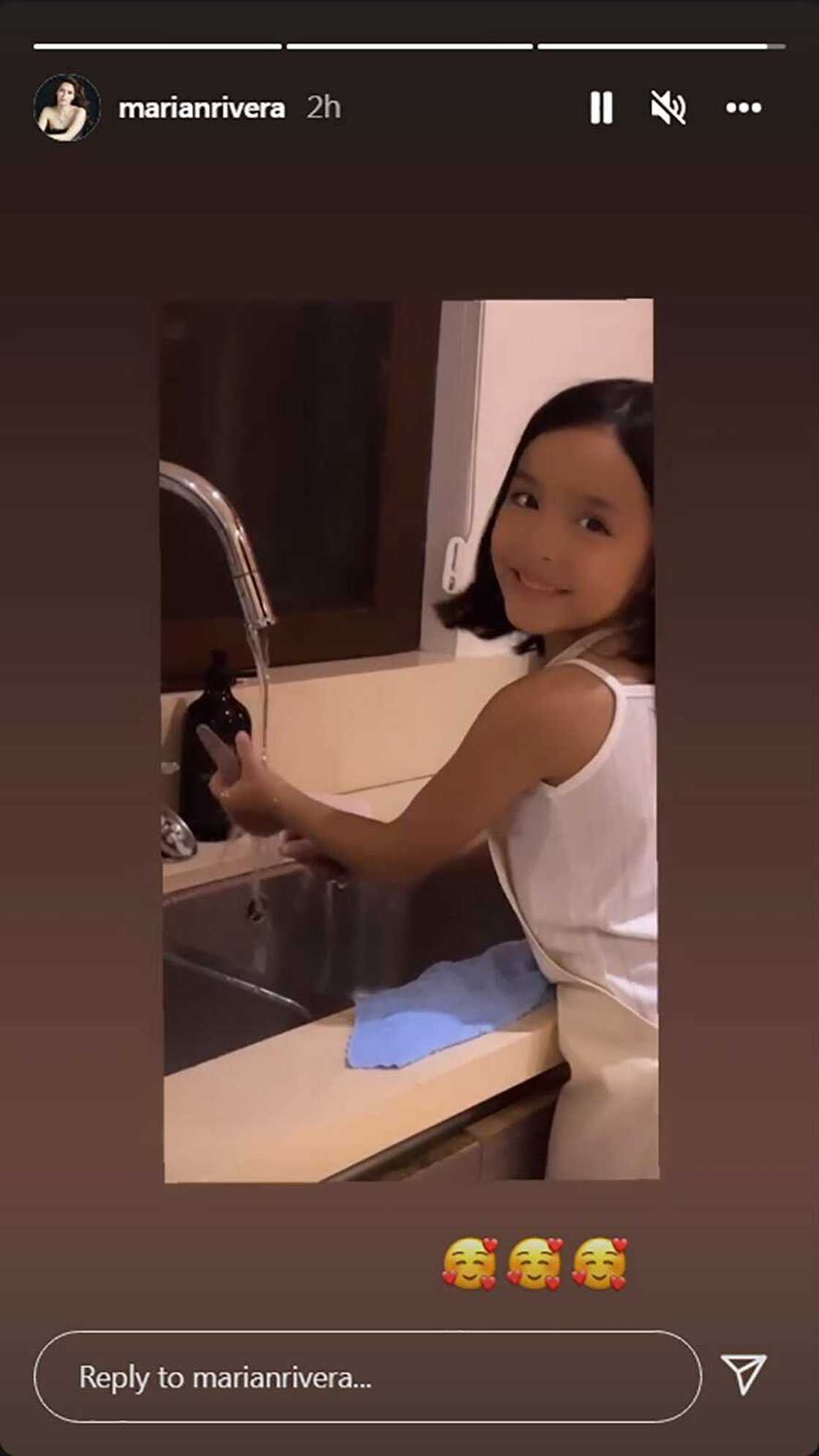 Cute video ni Zia Dantes na nanghuhugas ng mga kubyertos sa lababo, nag-viral