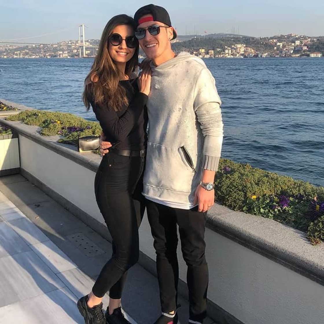 Arsenal players wives and girlfriends Arsenal players wives and girlfriends