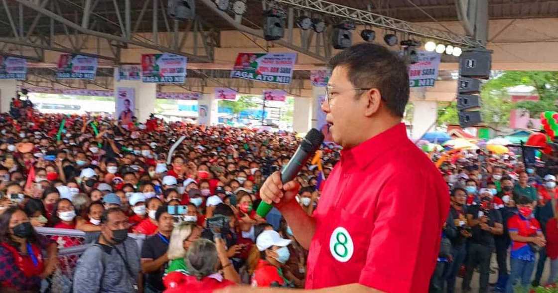 Herbert Bautista, umani ng negatibong puna matapos nakipag-tukaan sa isang 23-anyos na babae sa rally sa Ormoc Herbert Bautista, umani ng negatibong puna matapos nakipag-tukaan sa isang 23-anyos na babae sa rally sa Ormoc