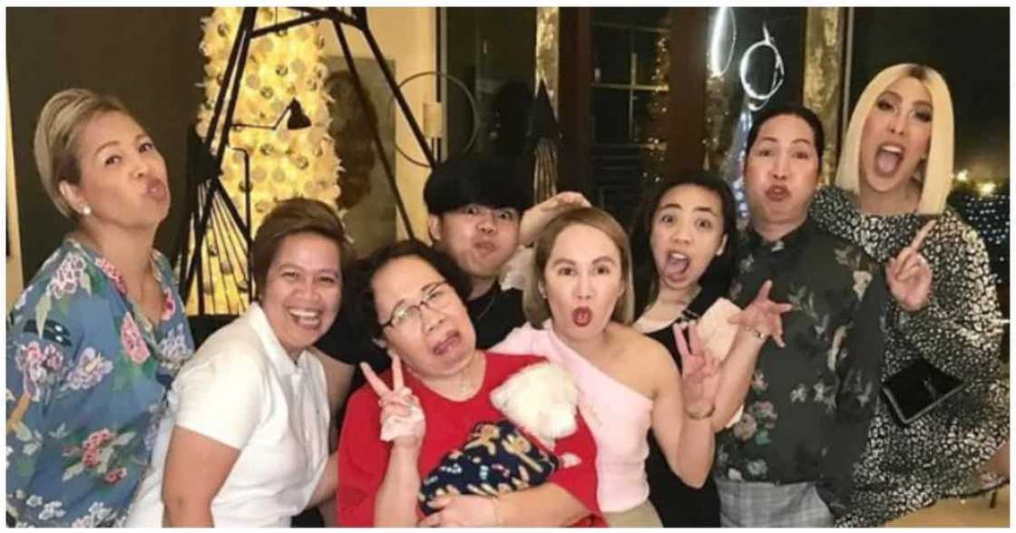 Nanay Rosario, inakalang 'prank' ang bagong bahay na regalo sa kanila ni Vice Ganda Nanay Rosario, inakalang 'prank' ang bagong bahay na regalo sa kanila ni Vice Ganda