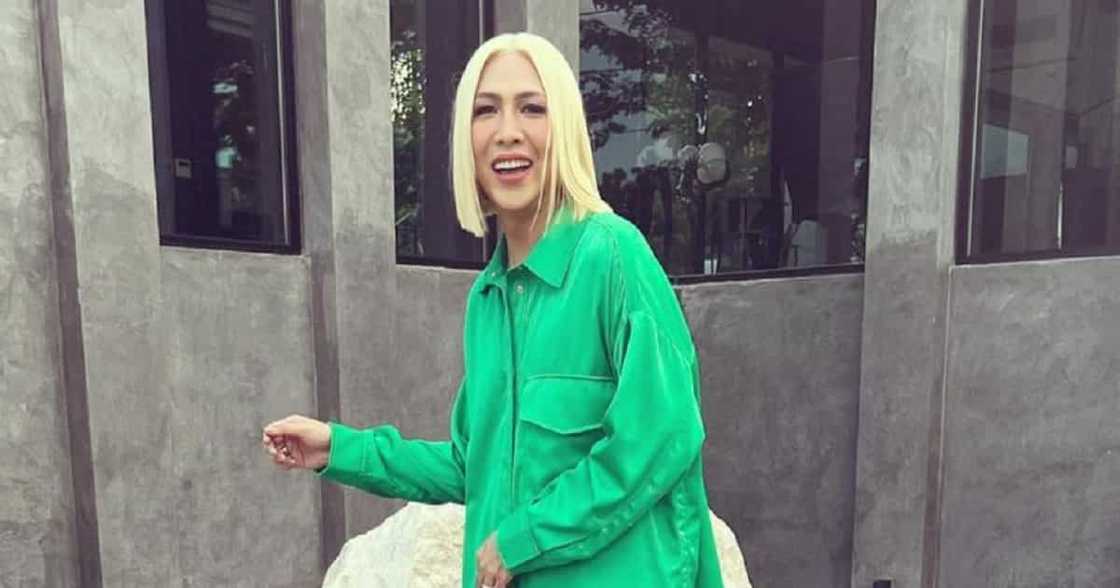 Vice Ganda gives P5,000 each to 130 staff, crew of “It’s Showtime” Vice Ganda gives P5,000 each to 130 staff, crew of “It’s Showtime”