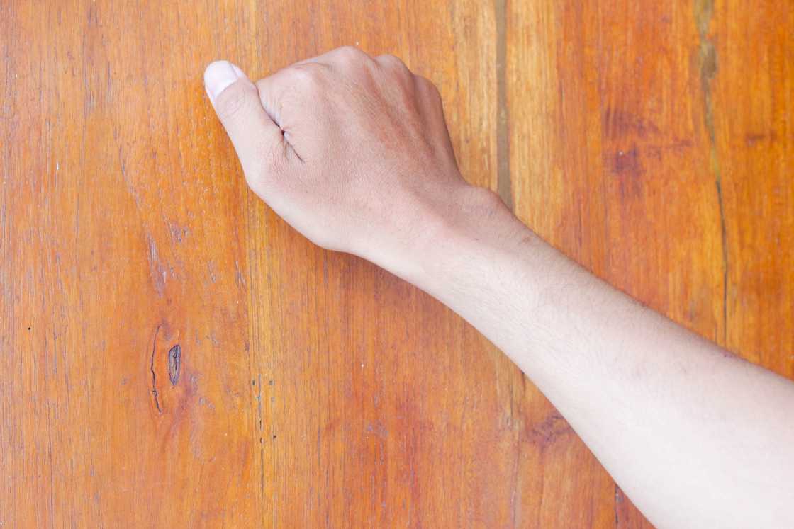 A man is knocking at the door