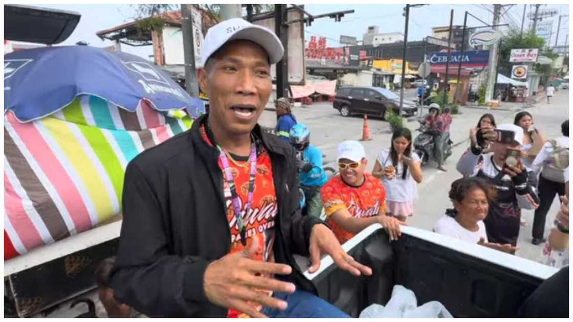 Diwata, nag-ikot at namigay ng biyaya sa mga madadaanan sa Pasay Diwata, nag-ikot at namigay ng biyaya sa mga madadaanan sa Pasay