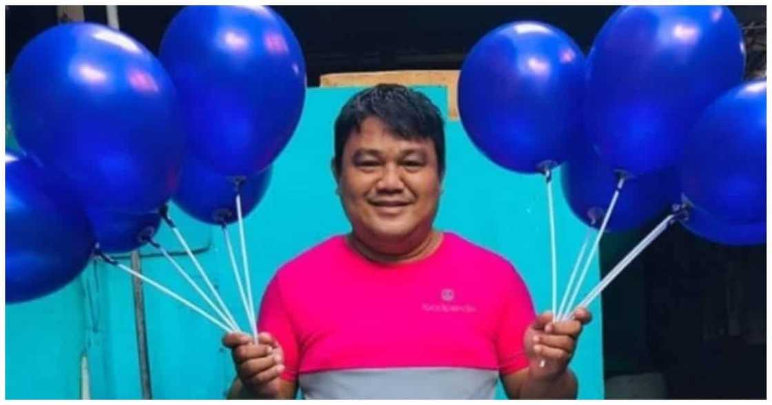 Delivery rider na masayang naghatid ng mga 'BTS meal', natulungan ng mga BTS fans Delivery rider na masayang naghatid ng mga 'BTS meal', natulungan ng mga BTS fans