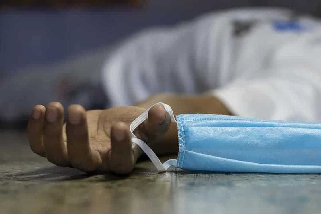 Babaeng idineklarang patay ng paramedics, biglang nagising bago pa man siya ma-embalsamo Babaeng idineklarang patay ng paramedics, biglang nagising bago pa man siya ma-embalsamo