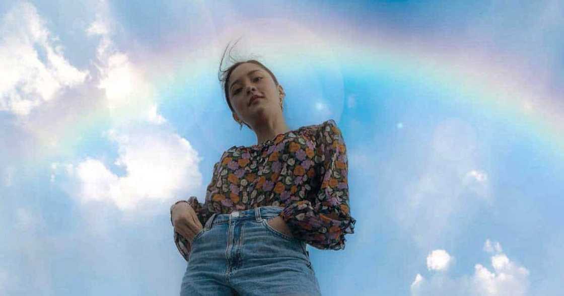 Kim Chiu, walang mabigat na pinagdadaanan pero naiyak habang nanood ng fireworks: “Everything will be alright” Kim Chiu, walang mabigat na pinagdadaanan pero naiyak habang nanood ng fireworks: “Everything will be alright”