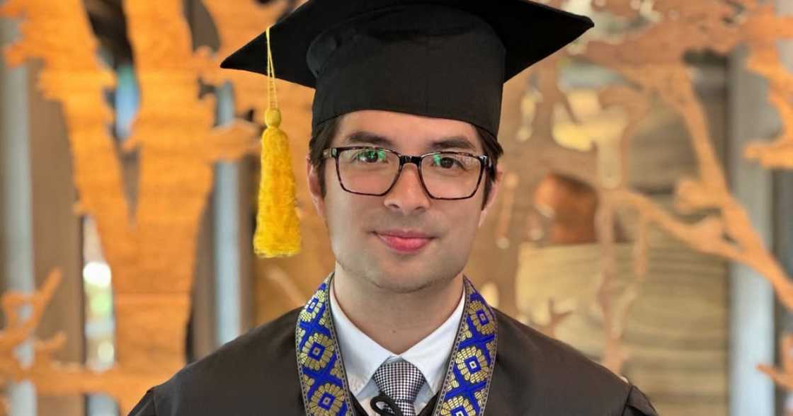 Joross Gamboa, proud na nag-post ukol sa pagtatapos niya Joross Gamboa, proud na nag-post ukol sa pagtatapos niya