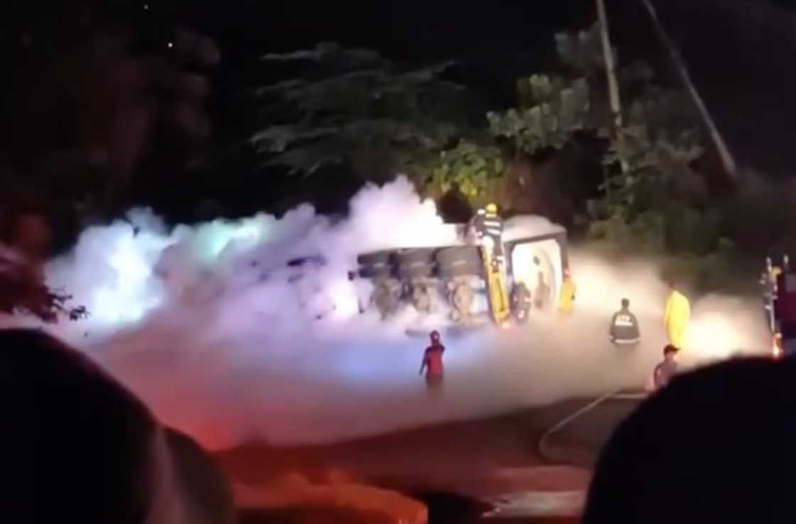 Makapal na usok mula sa tanker truck, naging sanhi ng aberya sa highway sa Sarangani