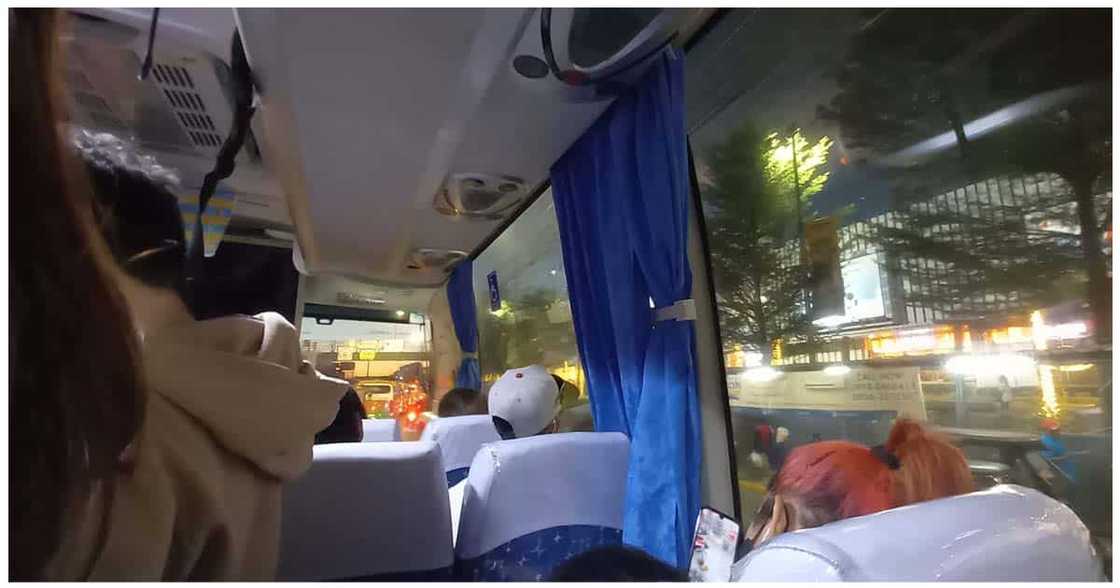 Konduktor ng bus, nag-shopping at kumain sa fast food sa kasagsagan ng traffic Konduktor ng bus, nag-shopping at kumain sa fast food sa kasagsagan ng traffic