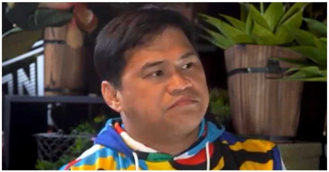 Ogie Diaz, na-prank si Sen. Joel Villanueva na labis na nag-iingat sa COVID-19 para sa pamilya Ogie Diaz, na-prank si Sen. Joel Villanueva na labis na nag-iingat sa COVID-19 para sa pamilya