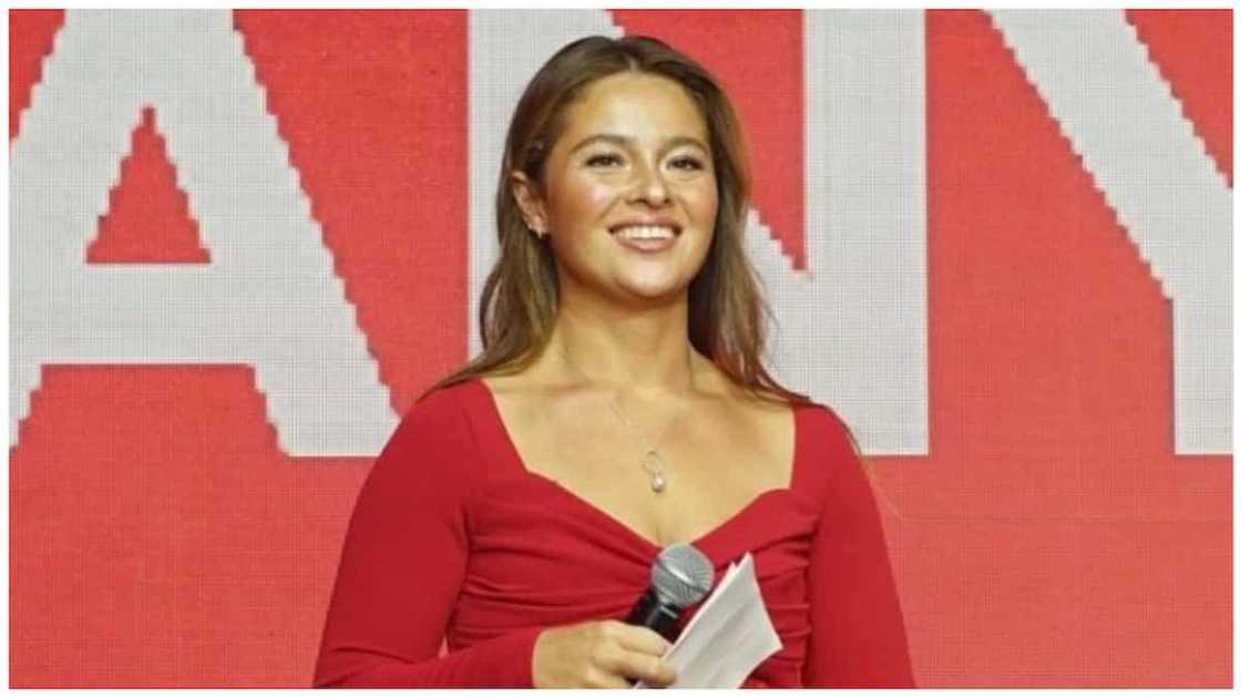 Andi, naluluhang tinanggap ang award ng ina: "ihehelera 'to sa kanyang mahigit 50 na tropeyo" Andi, naluluhang tinanggap ang award ng ina: "ihehelera 'to sa kanyang mahigit 50 na tropeyo"