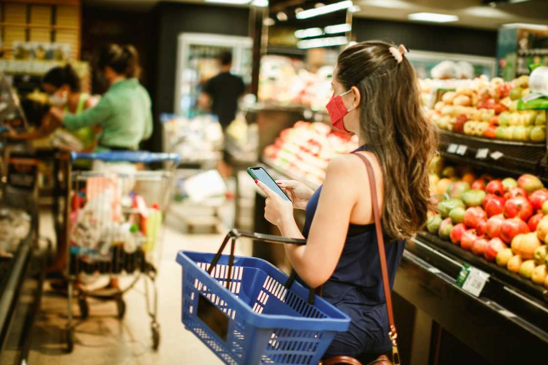 A woman doing shopping A woman doing shopping