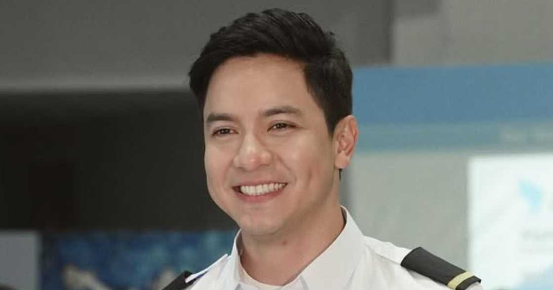 Alden Richards turns heads in his uniform as he begins flight school journey