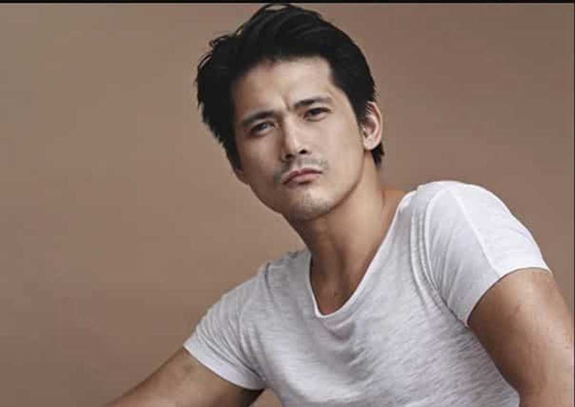 Robin Padilla, naluha habang sinusulat ang isang post para sa isa niyang idol Robin Padilla, naluha habang sinusulat ang isang post para sa isa niyang idol