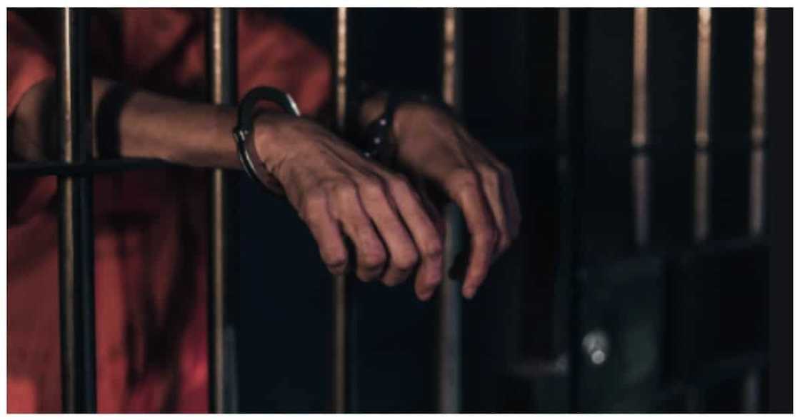 4 na detainee sa QC, sapul sa CCTV ang pagtakas 4 na detainee sa QC, sapul sa CCTV ang pagtakas