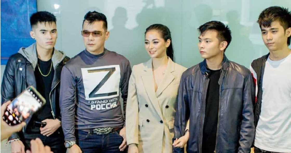 AJ Raval, dad, siblings make public appearance together; deny AJ’s pregnancy rumor (@ajravsss) AJ Raval, dad, siblings make public appearance together; deny AJ’s pregnancy rumor (@ajravsss)