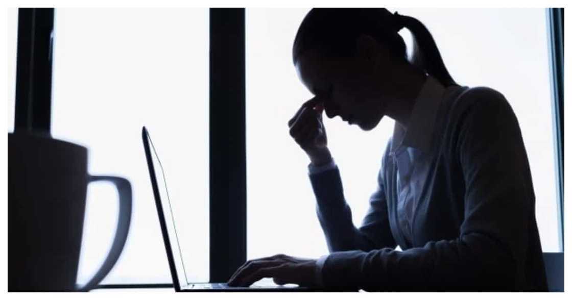 Babae, naparalisa dahil sa stress at labis na pagtatrabaho Babae, naparalisa dahil sa stress at labis na pagtatrabaho