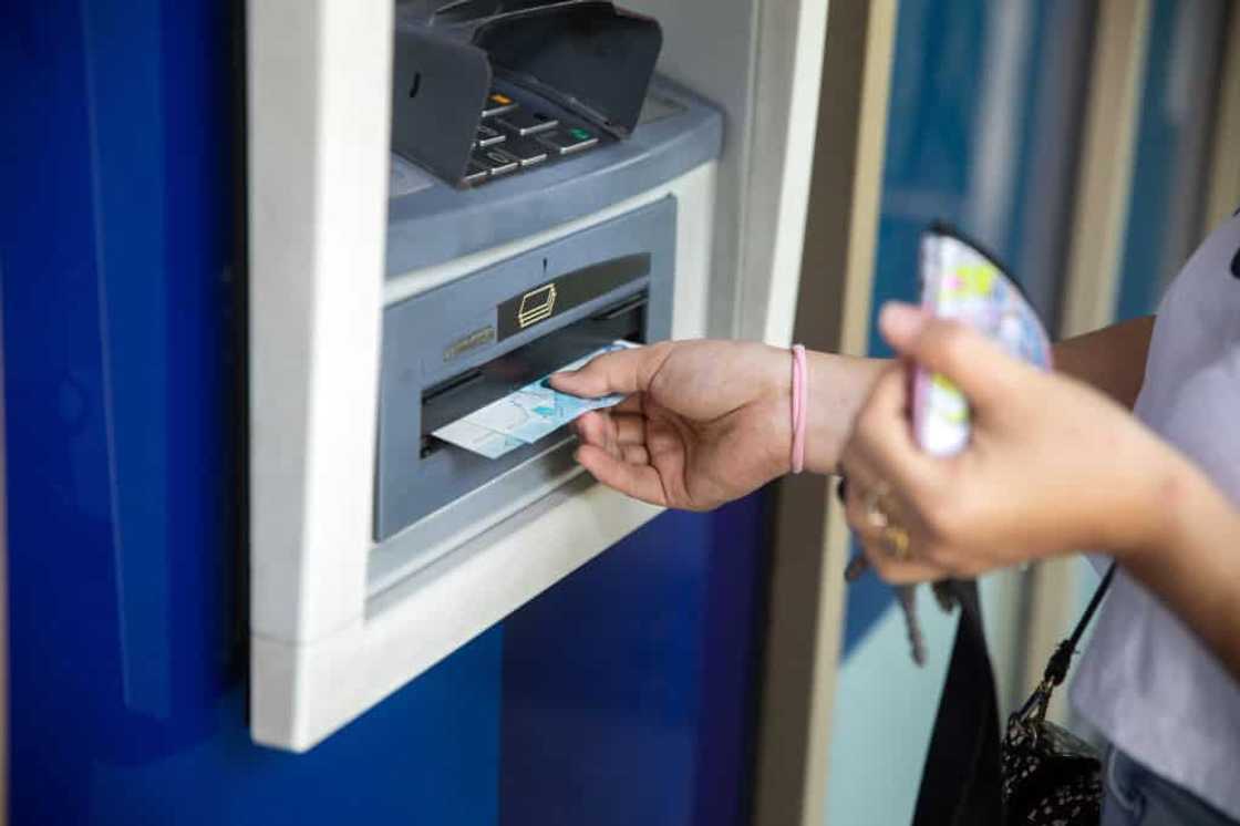 Babaeng nag-shopping gamit ang ninakaw umano na credit card, sapul sa CCTV Babaeng nag-shopping gamit ang ninakaw umano na credit card, sapul sa CCTV