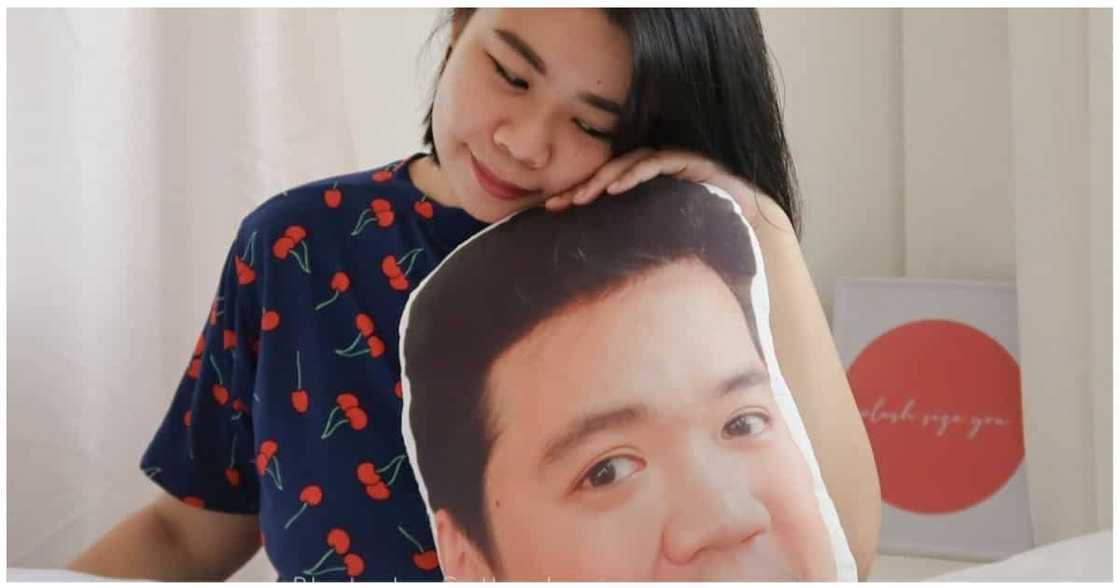 GF, nagpagawa ng face pillow ng kanyang nobyo na lagi niyang nami-miss ngayong MECQ GF, nagpagawa ng face pillow ng kanyang nobyo na lagi niyang nami-miss ngayong MECQ