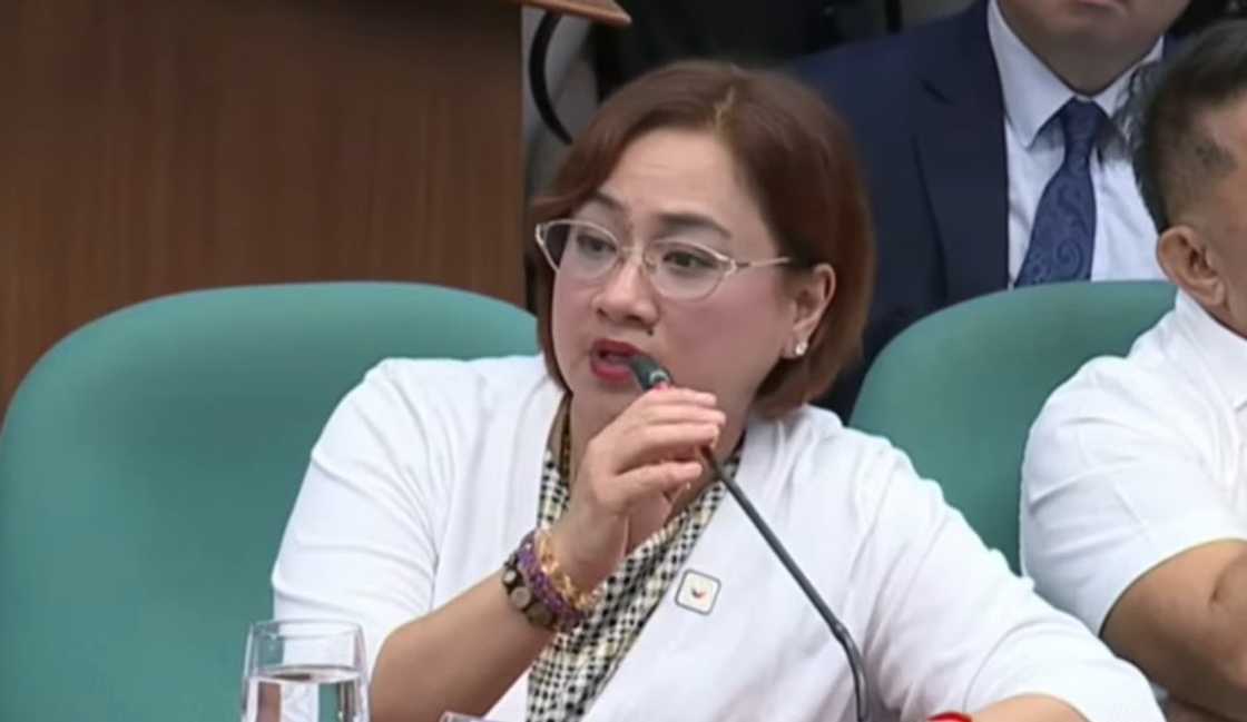 Sarah Discaya, umaming bumili ng Rolls-Royce dahil natuwa sa “payong” Sarah Discaya, umaming bumili ng Rolls-Royce dahil natuwa sa “payong”