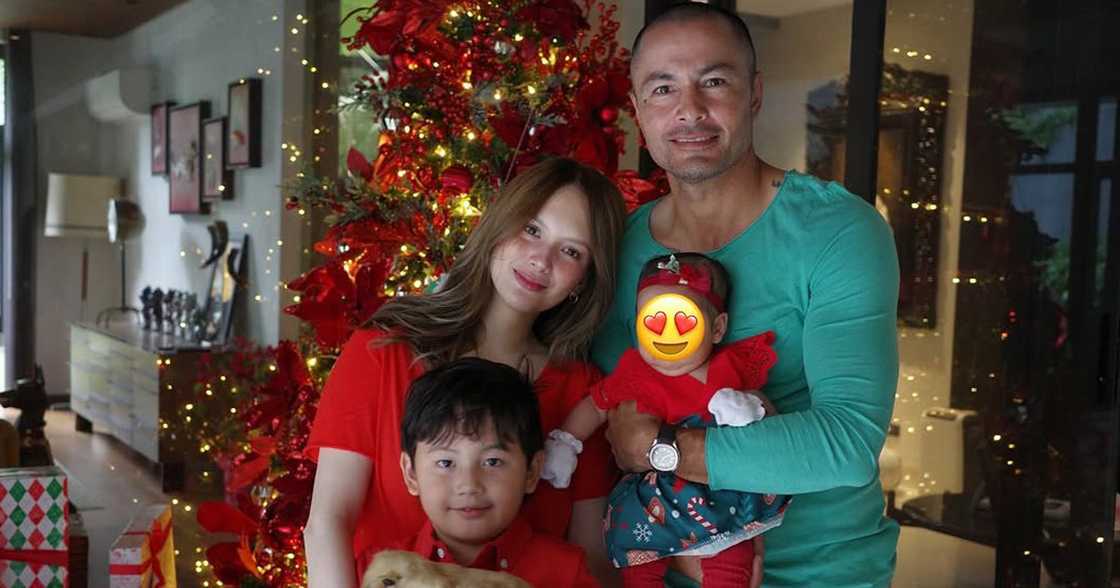 Ellen Adarna, ipinakita gaano ka-maalaga si Derek Ramsay sa kanilang baby Ellen Adarna, ipinakita gaano ka-maalaga si Derek Ramsay sa kanilang baby