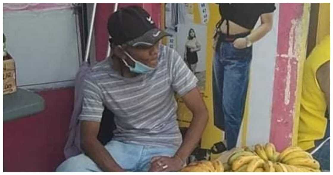 PWD na tindero ng prutas, nanlumo nang mabayaran ng pekeng ₱1,000 PWD na tindero ng prutas, nanlumo nang mabayaran ng pekeng ₱1,000